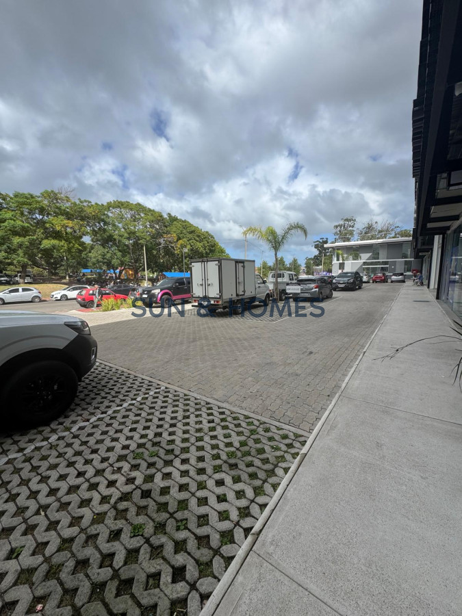 Local Comercial ID.425 - Espectacular y unico local comercial en Alquiler frente a la Terminal y a media cuadra de Av Roosevelt