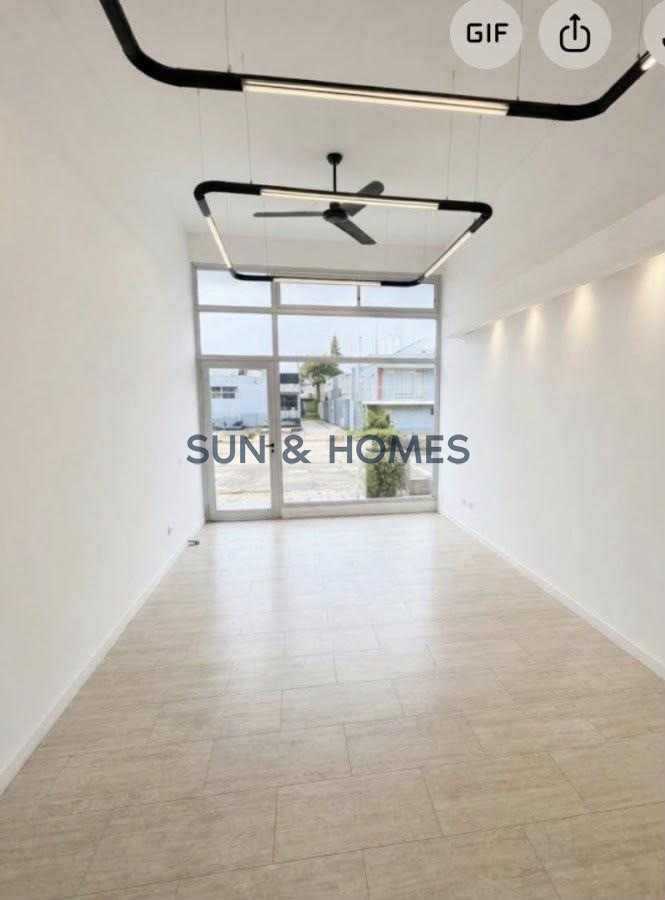 Local Comercial ID.585 - Local comercial en alquiler 32 metros Península, Punta del Estea 1 cuadra de la playa 