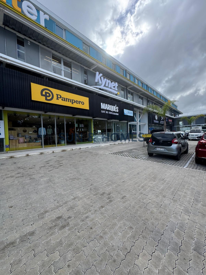Local Comercial ID.427 - Divino local en Alquiler al lado de una de las mejores cadenas de gimnasios de Uruguay