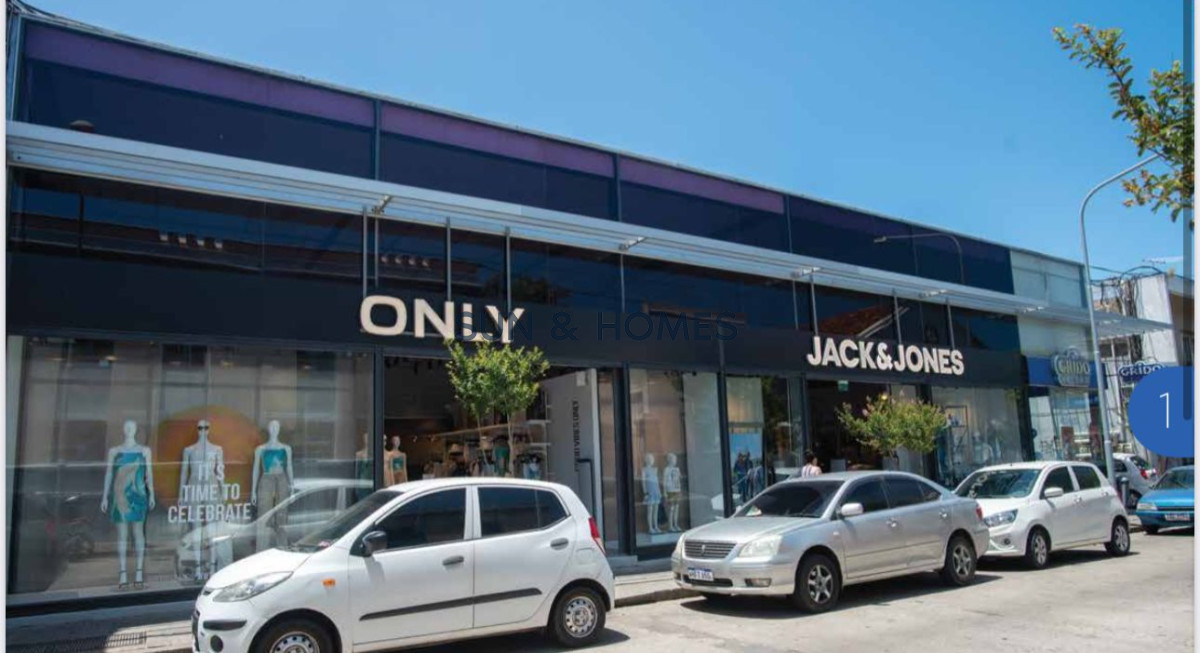 Local Comercial ID.432 - Divino local comercial en Alquiler a media cuadra de la Plaza de Maldonado