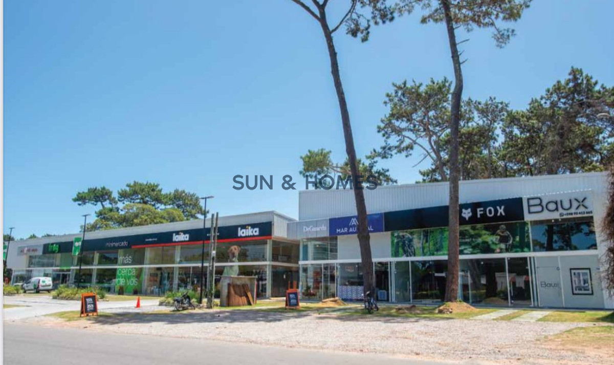 Local Comercial ID.422 - En la mejor rotonda de Punta del Este espectacular local en Alquiler