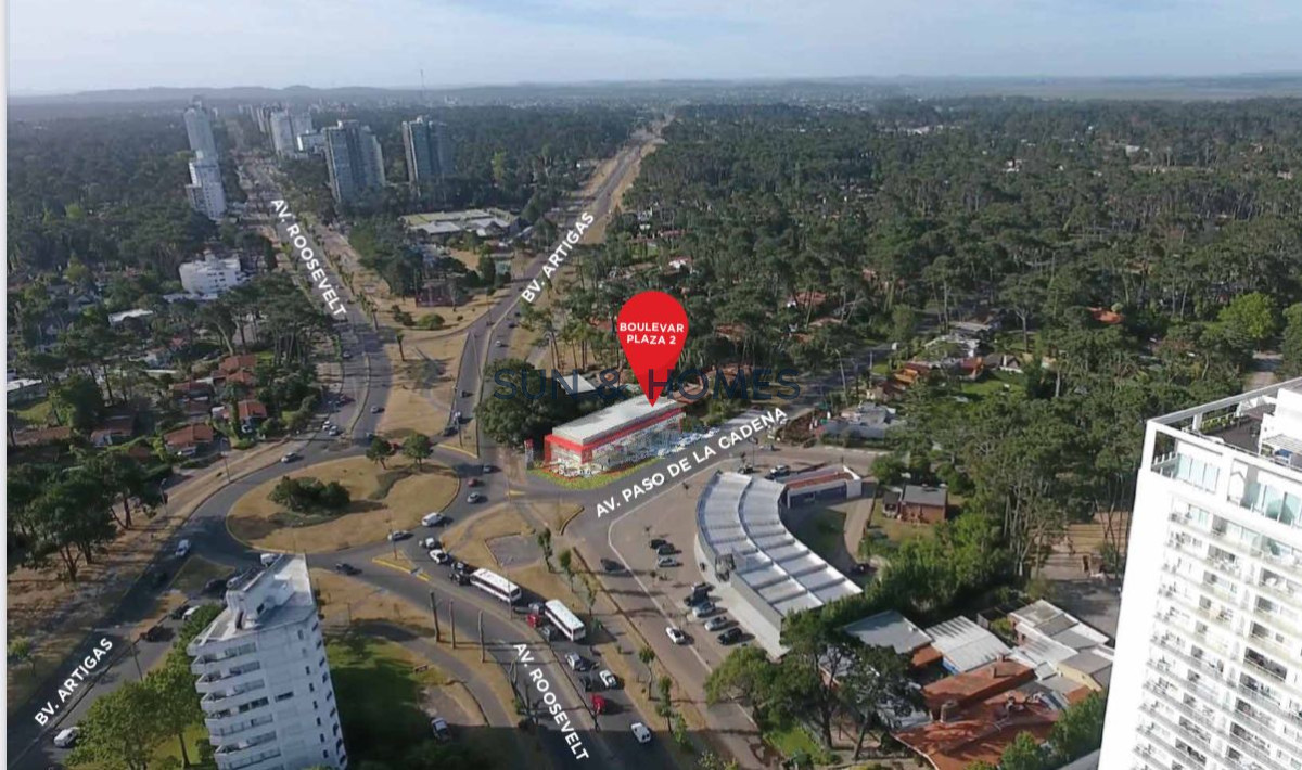 Local Comercial ID.422 - En la mejor rotonda de Punta del Este espectacular local en Alquiler