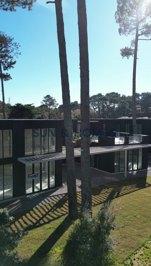 Local Comercial ID.435 - Extraordinario local en alquiler de 159 mts. en San Rafael,Punta del Este sobre Av Pedragosa Sierra