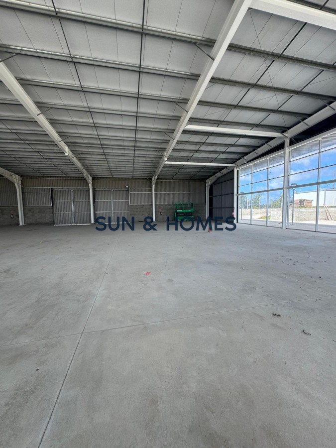 Local Comercial ID.489 - Importante local en alquiler de 906mts en el mejor lugar de Maldonado