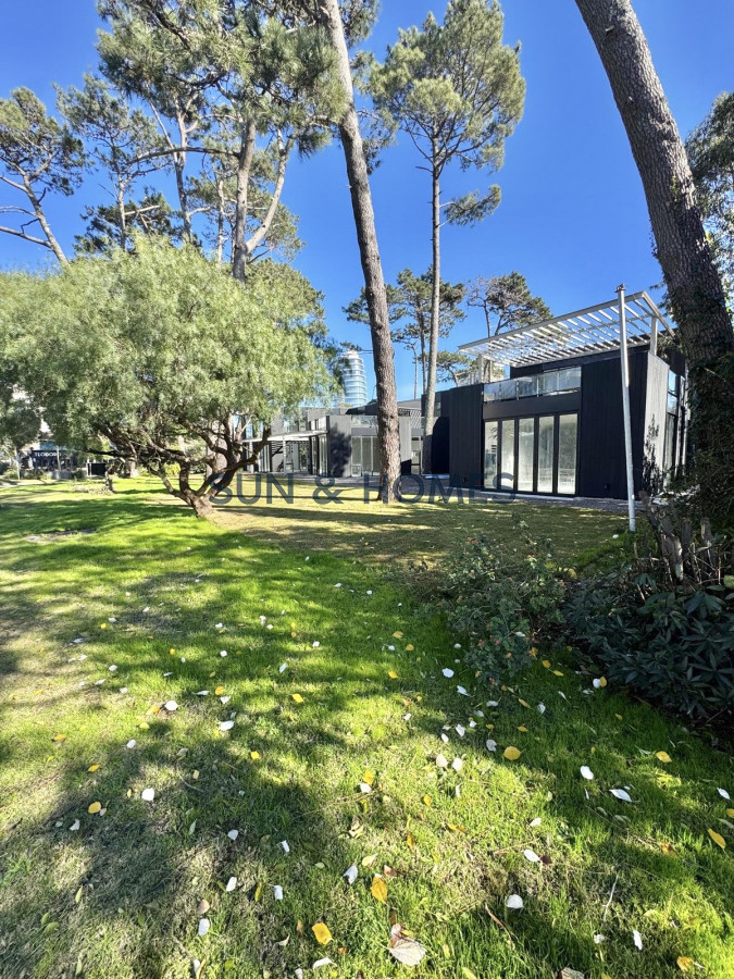Local Comercial ID.435 - Extraordinario local en alquiler de 159 mts. en San Rafael,Punta del Este sobre Av Pedragosa Sierra