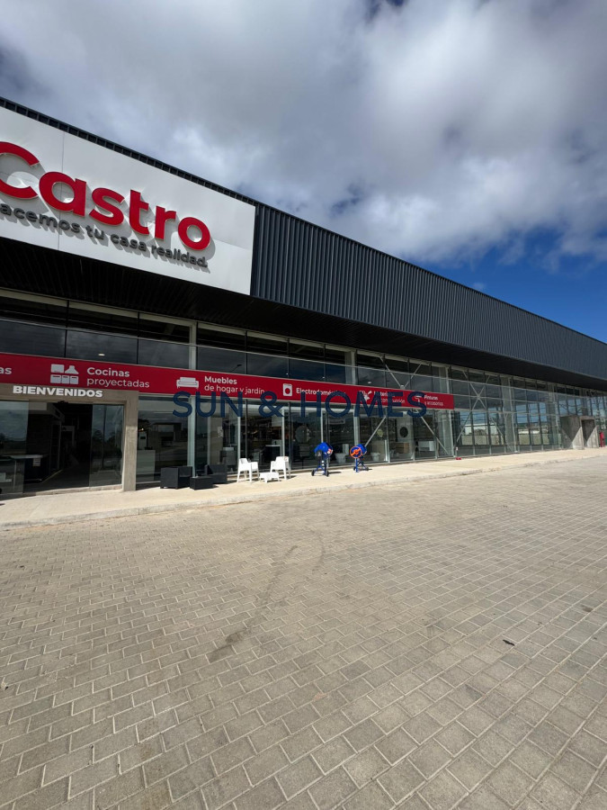 Local Comercial ID.489 - Importante local en alquiler de 906mts en el mejor lugar de Maldonado