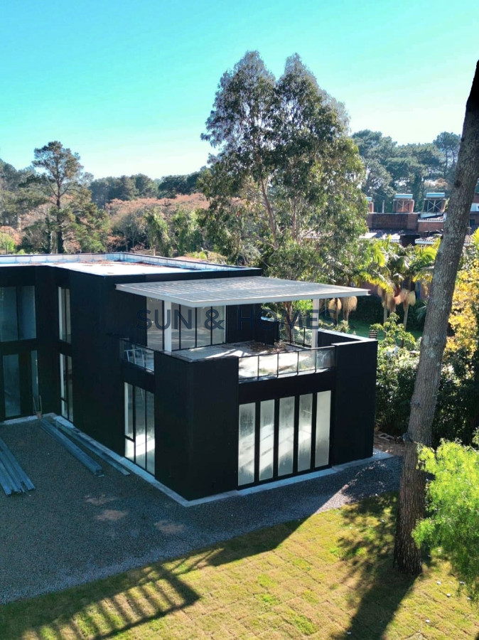 Local Comercial ID.435 - Extraordinario local en alquiler de 159 mts. en San Rafael,Punta del Este sobre Av Pedragosa Sierra