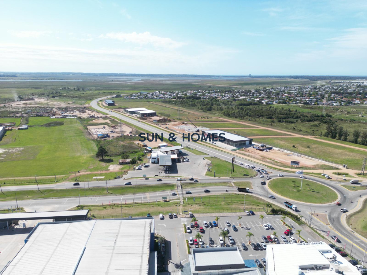 Local Comercial ID.489 - Importante local en alquiler de 906mts en el mejor lugar de Maldonado