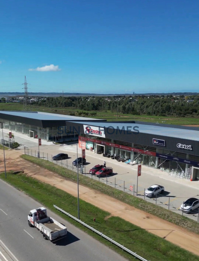 Local Comercial ID.416 - Espectacular local comercial de 500 mts. en la mejor rotonda de Maldonado.