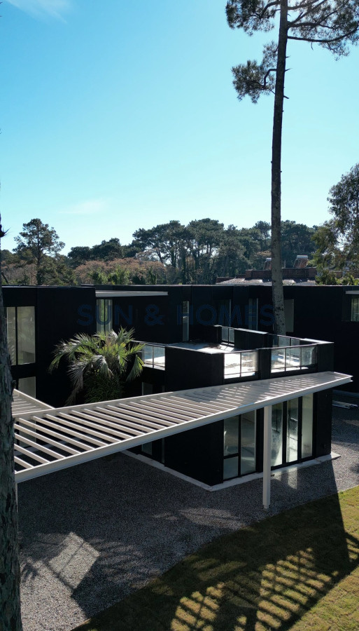 Local Comercial ID.435 - Extraordinario local en alquiler de 159 mts. en San Rafael,Punta del Este sobre Av Pedragosa Sierra