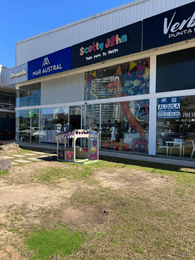 Local Comercial ID.422 - Espectacular local comercial en alquiler en la mejor rotonda de Punta del Este