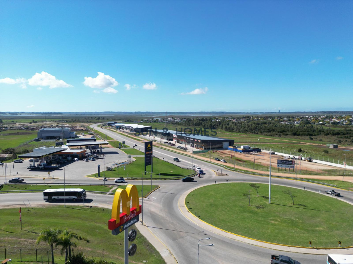 Local Comercial ID.416 - Espectacular local comercial de 500 mts. en la mejor rotonda de Maldonado.