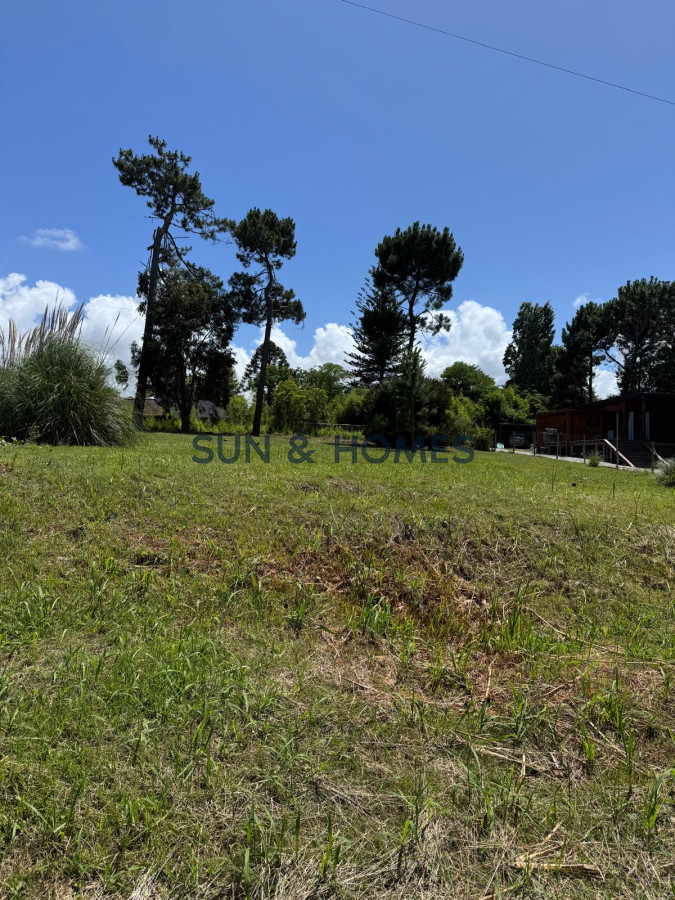 Terreno ID.355 - Espectacular terreno en venta en la zona exclusiva de Golf en Punta del Este 
