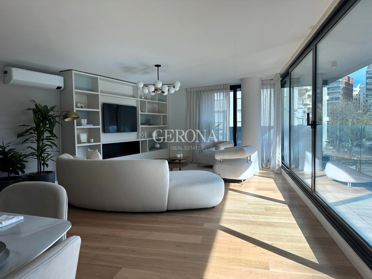 Apartamento ID.43 - Venta Apartamento de 4 dorm + Servicio + Garaje en Villa Biarritz