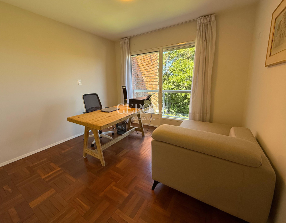 Apartamento ID.287 - Venta Apartamento de 3 suites, servicio y 3 garajes en Carrasco a pasos del Mar