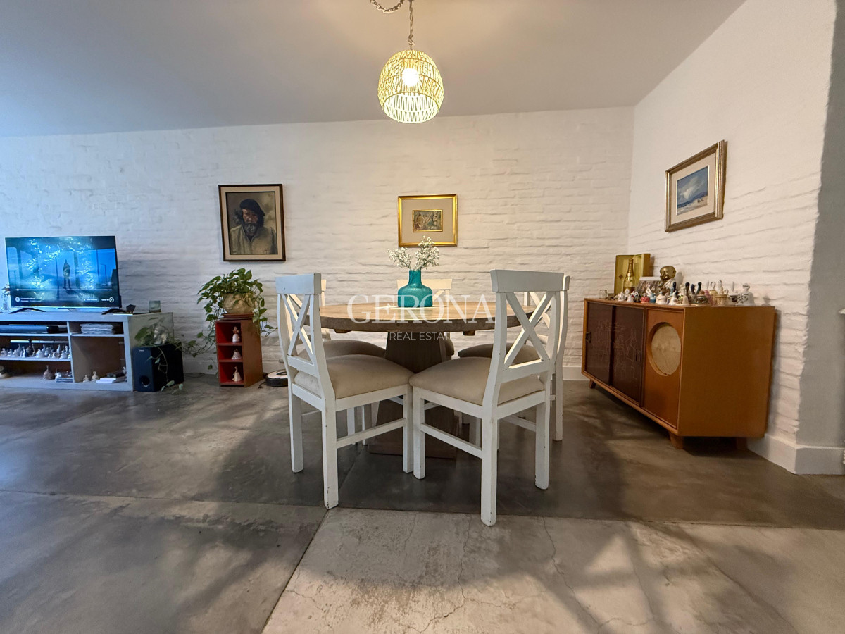 Apartamento ID.194 - Venta Apartamento de tres dormitorios y dos garajes en Barrio Privado