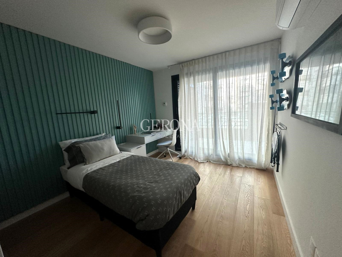 Apartamento ID.43 - Venta Apartamento de 4 dorm + Servicio + Garaje en Villa Biarritz