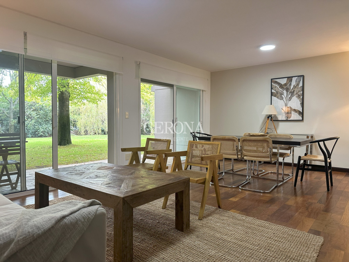 Apartamento ID.30 - Alquiler apartamento amoblado de 2 dormitorios con jardín, en Carrasco