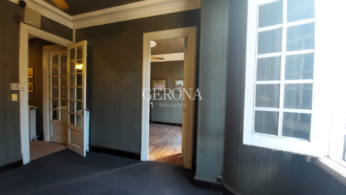 Apartamento ID.260 - Venta Apartamento de 3 dormitorios en Ciudad Vieja-Oportunidad Vivienda ó Empresa