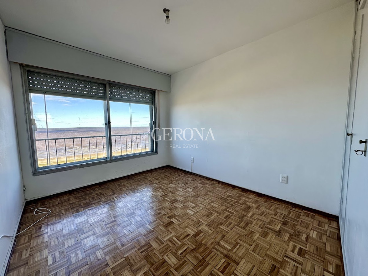 Apartamento ID.229 - Alquiler Apartamento en piso alto, de 2 dormitorios y garaje y box, sobre Rambla de Malvín.