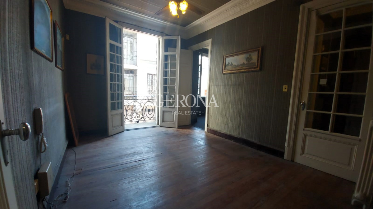 Apartamento ID.260 - Venta Apartamento de 3 dormitorios en Ciudad Vieja-Oportunidad Vivienda ó Empresa