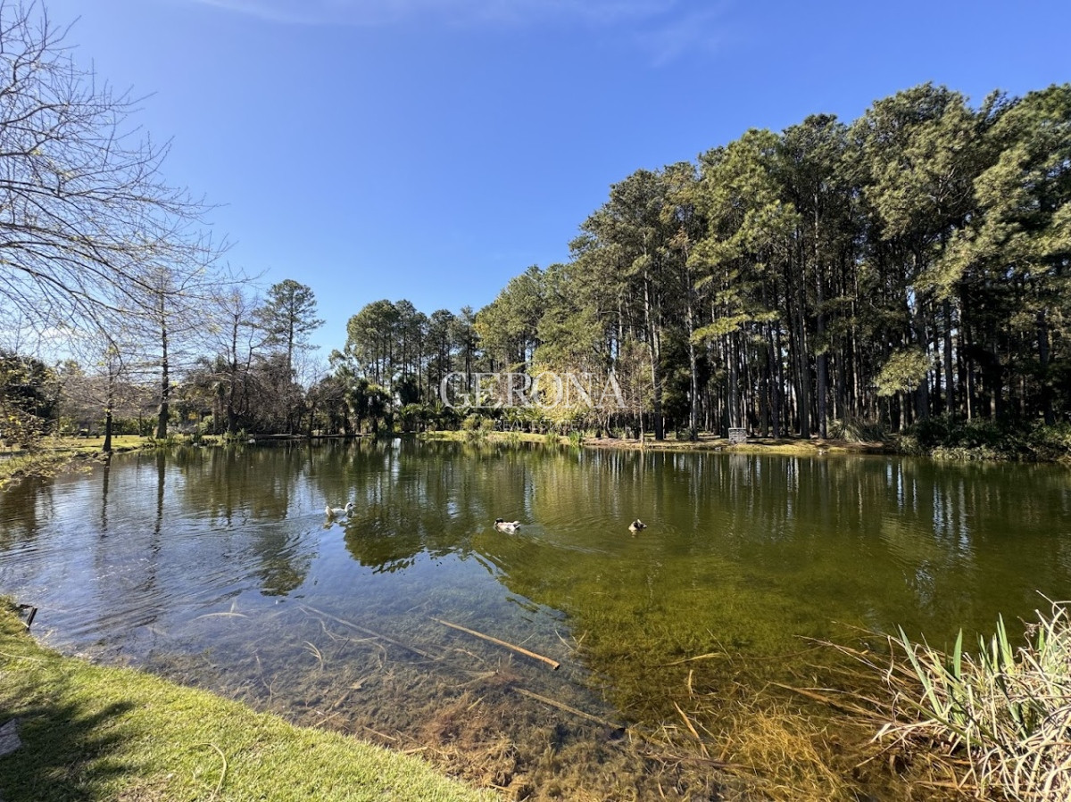 Apartamento ID.194 - Venta Apartamento de 3 dormitorios y 2 garajes en Haras del Lago