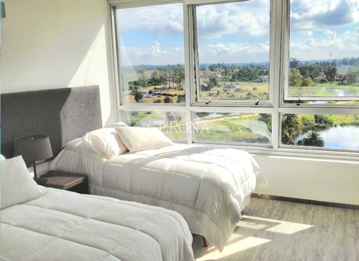 Apartamento ID.60 -  Venta Apartamento En Carrasco 2 Dorm + 2 Baños, Piso Alto.