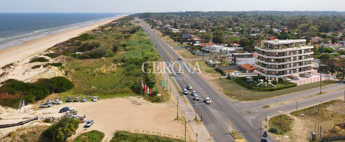 Apartamento ID.271 - Venta Apartamento de 2 dormitorios y cochera en Parque Carrasco, sobre Rambla Costanera