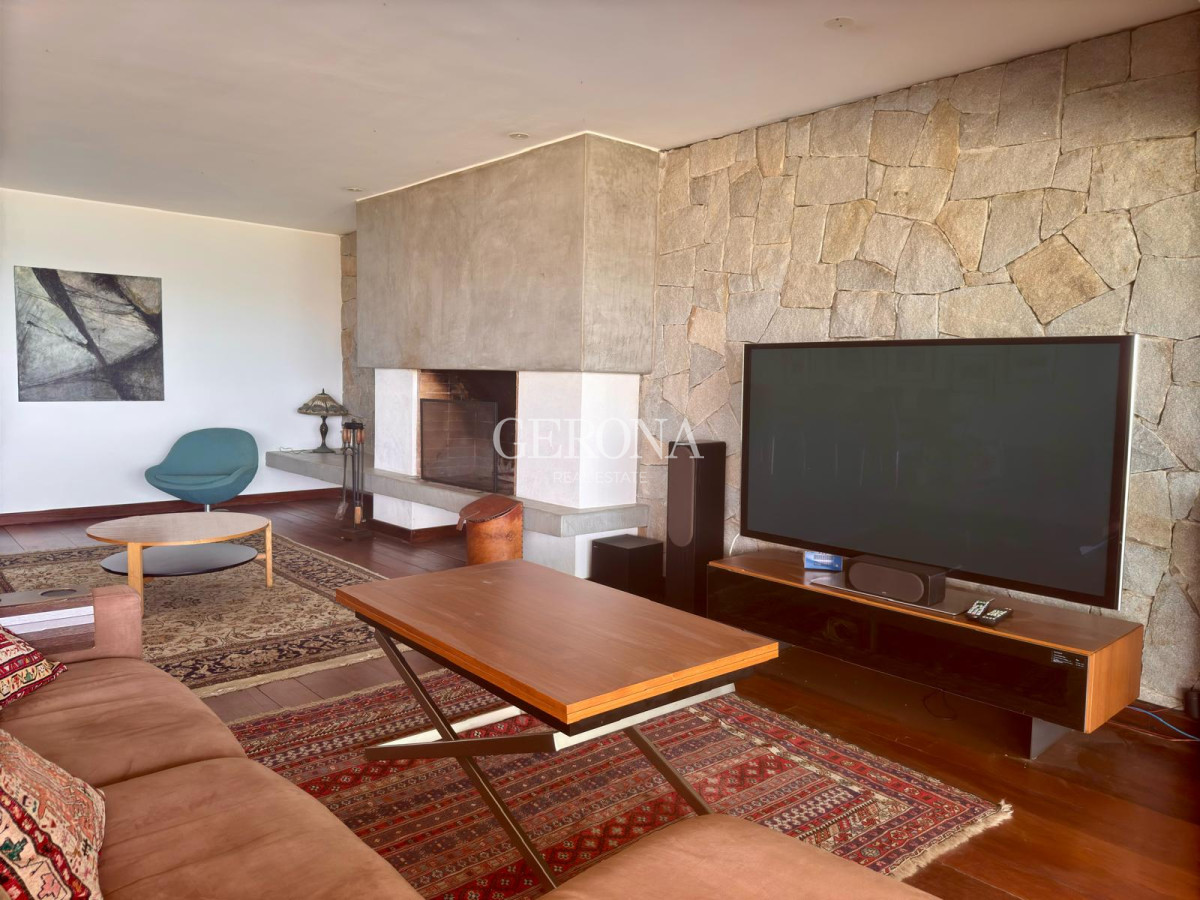 Apartamento ID.256 - Alquiler Apartamento de 3 dormitorios y servicio en Rambla Punta Gorda