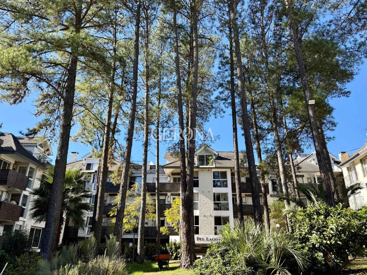 Apartamento ID.194 - Venta Apartamento de tres dormitorios y dos garajes en Barrio Privado