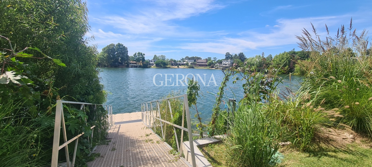 Apartamento ID.102 - Venta Apartamento de 3 dormitorios en Zona de Lagos. 