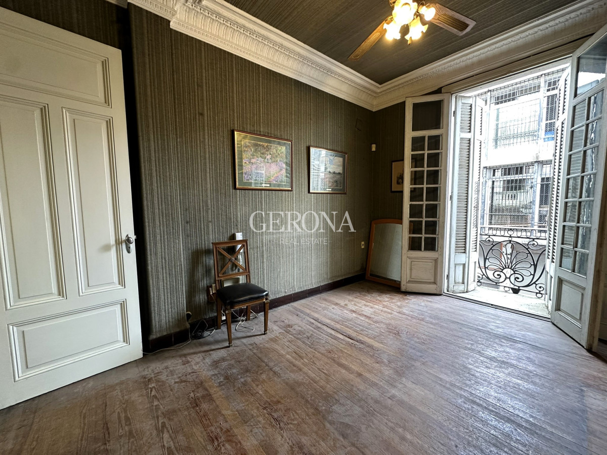 Apartamento ID.260 - Venta Apartamento de 3 dormitorios en Ciudad Vieja-Oportunidad Vivienda ó Empresa