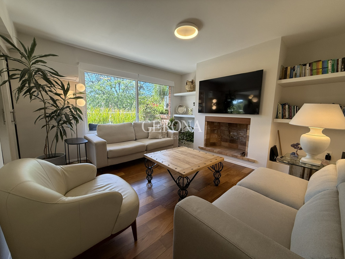 Apartamento ID.287 - Venta Apartamento de 3 suites, servicio y 3 garajes en Carrasco a pasos del Mar