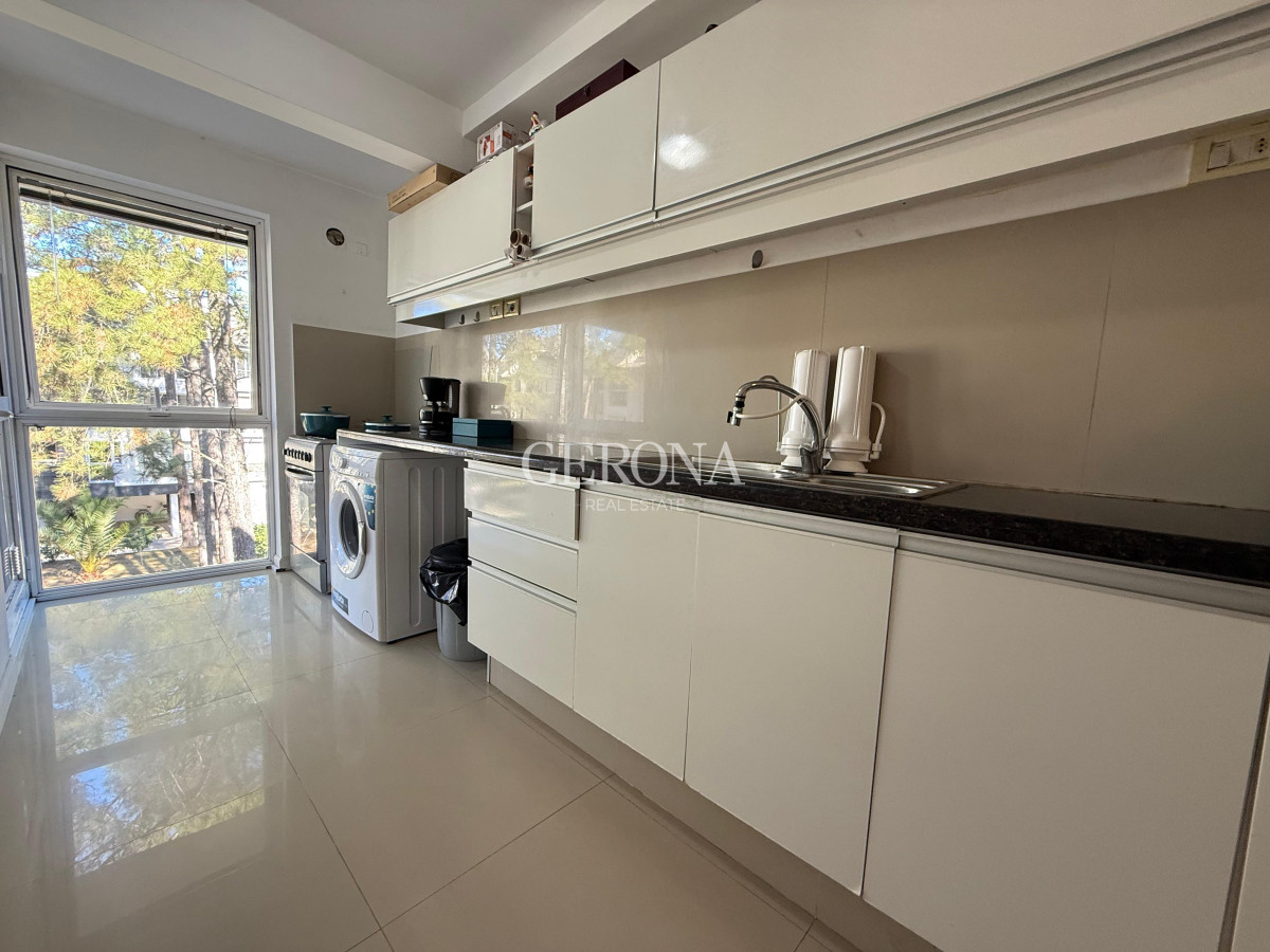 Apartamento ID.194 - Venta Apartamento de tres dormitorios y dos garajes en Barrio Privado