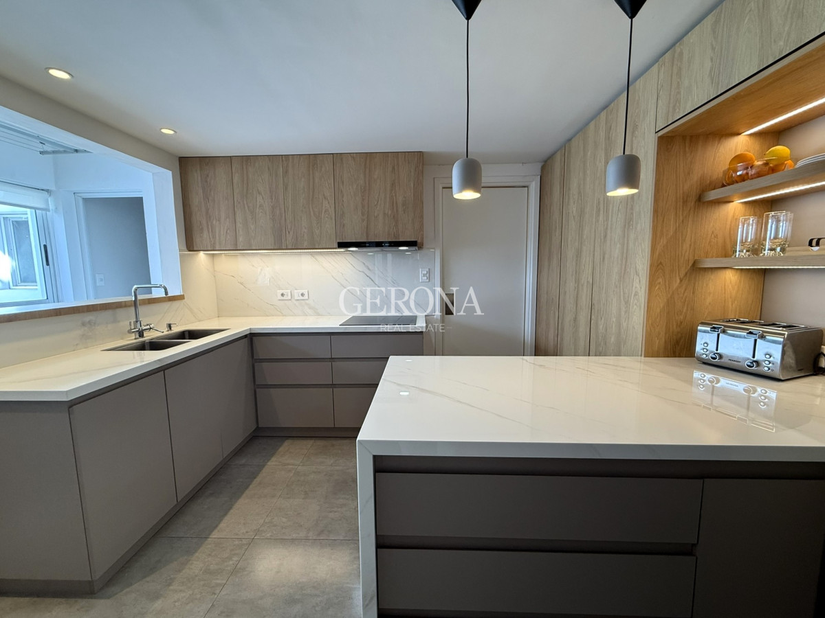 Apartamento ID.287 - Venta Apartamento de 3 suites, servicio y 3 garajes en Carrasco a pasos del Mar