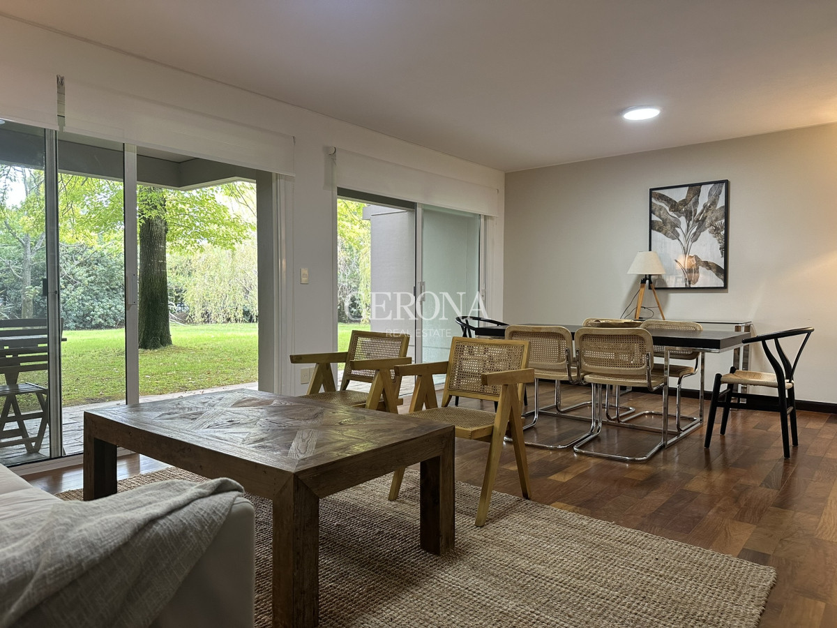 Apartamento ID.67 - Venta  Apartamento de 2 Dormitorios con Jardín de uso Exclusivo en Carrasco 