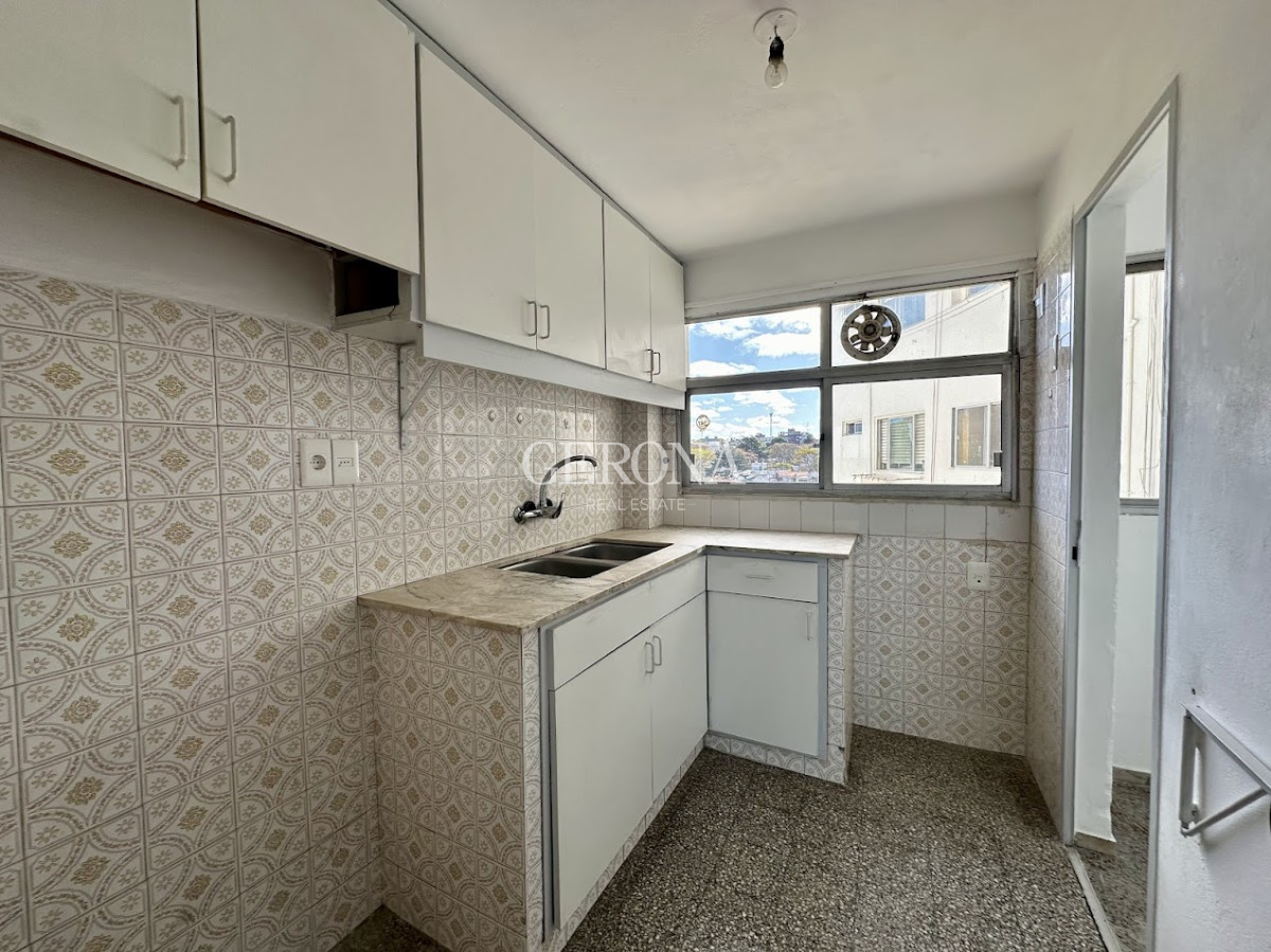 Apartamento ID.229 - Alquiler Apartamento en piso alto, de 2 dormitorios y garaje y box, sobre Rambla de Malvín.