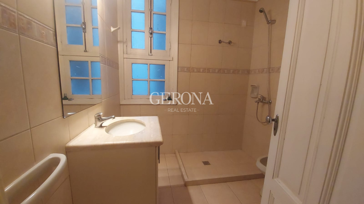 Apartamento ID.260 - Venta Apartamento de 3 dormitorios en Ciudad Vieja-Oportunidad Vivienda ó Empresa