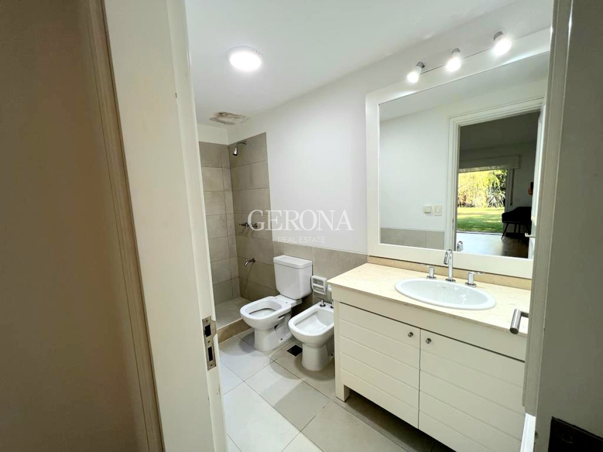 Apartamento ID.67 - Venta  Apartamento de 2 Dormitorios con Jardín de uso Exclusivo en Carrasco 