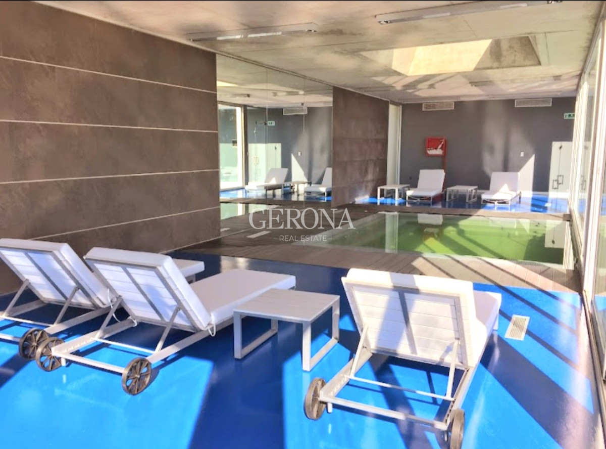 Apartamento ID.60 -  Venta Apartamento En Carrasco 2 Dorm + 2 Baños, Piso Alto.
