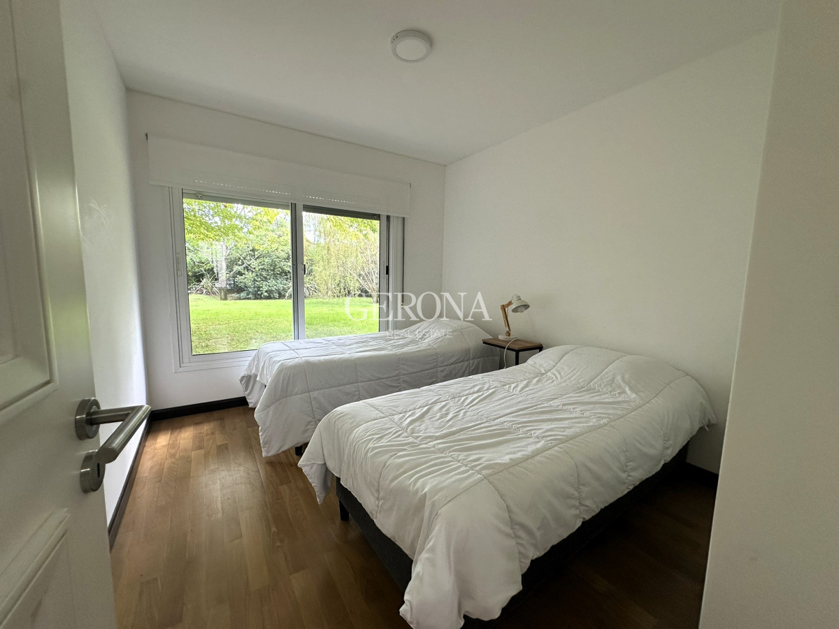 Apartamento ID.67 - Venta  Apartamento de 2 Dormitorios con Jardín de uso Exclusivo en Carrasco 