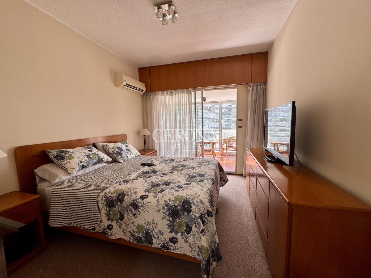 Apartamento ID.263 - Venta apartamento de tres dormitorios y servicio en Pocitos