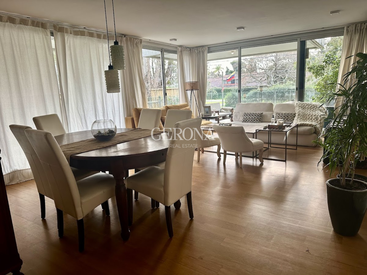 Apartamento ID.234 - Venta apartamento de 3 dormitorios + servicio +garaje en Carrasco