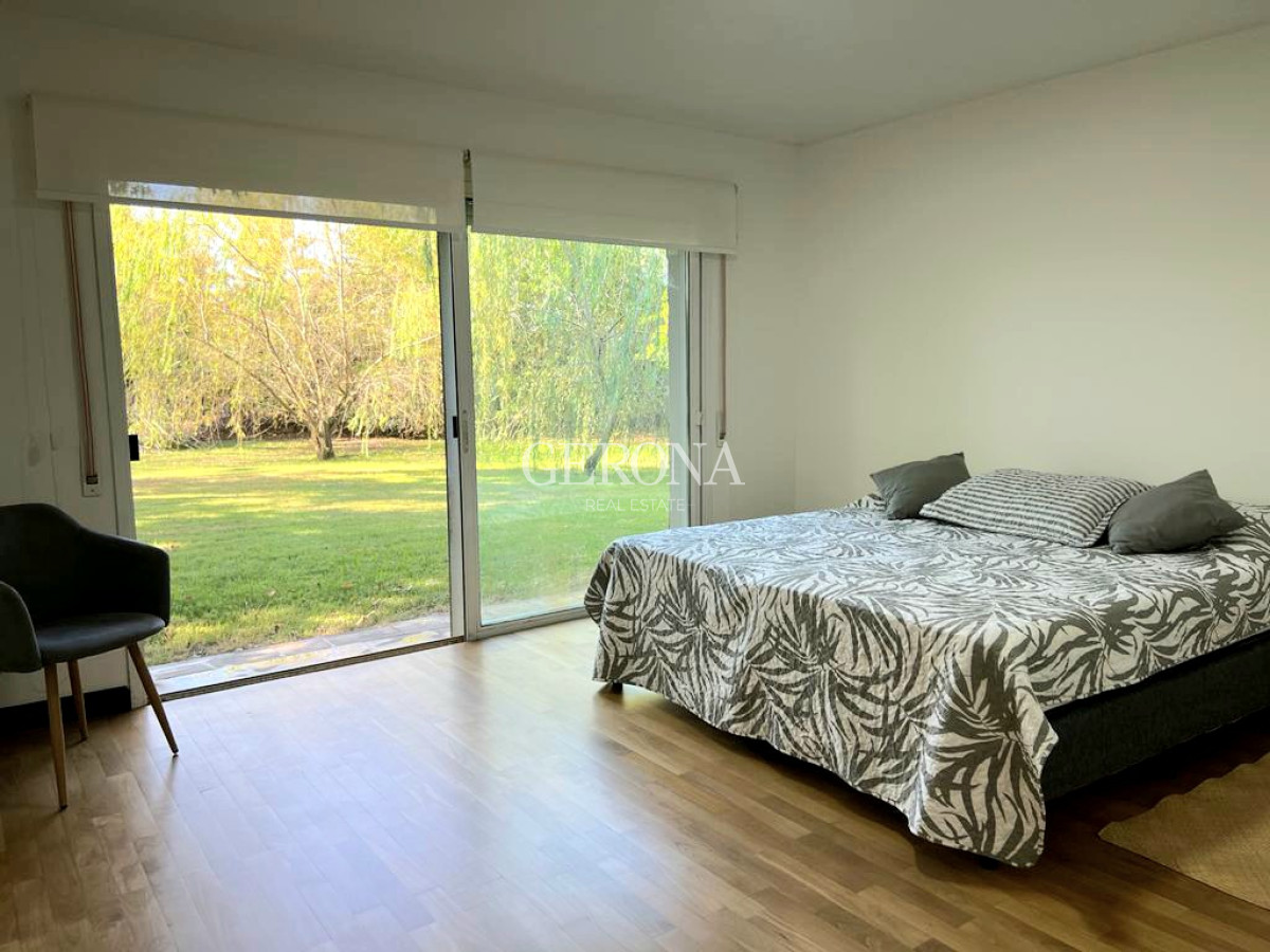 Apartamento ID.67 - Venta  Apartamento de 2 Dormitorios con Jardín de uso Exclusivo en Carrasco 