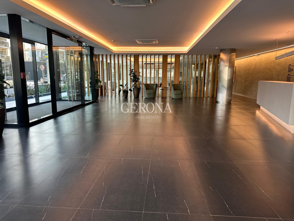 Apartamento ID.43 - Venta Apartamento de 4 dorm + Servicio + Garaje en Villa Biarritz