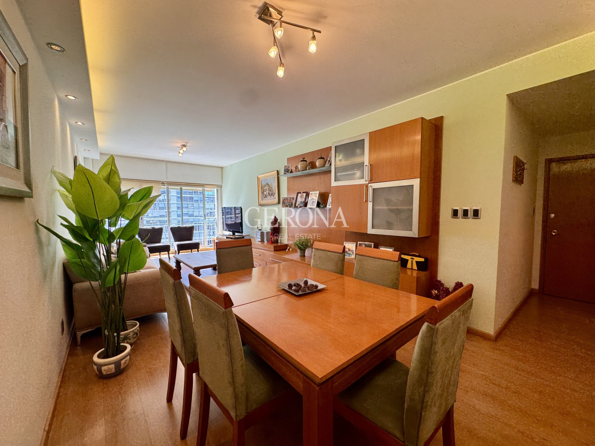 Apartamento ID.263 - Venta apartamento de tres dormitorios y servicio en Pocitos