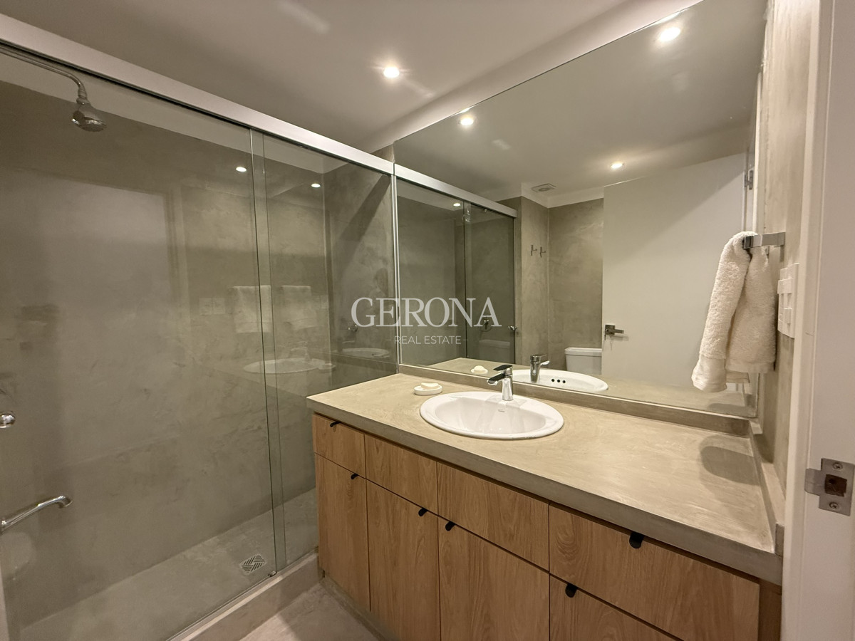 Apartamento ID.287 - Venta Apartamento de 3 suites, servicio y 3 garajes en Carrasco a pasos del Mar