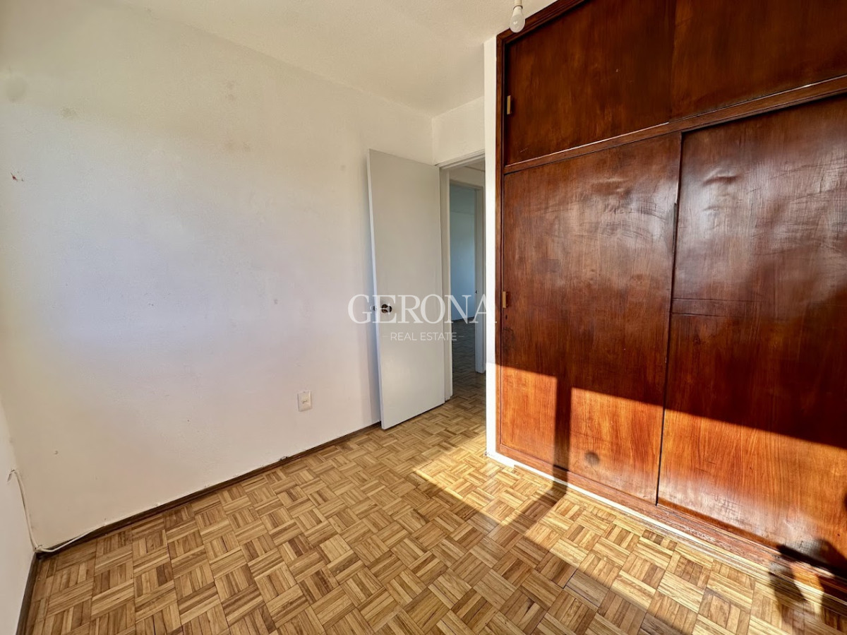 Apartamento ID.229 - Alquiler Apartamento en piso alto, de 2 dormitorios y garaje y box, sobre Rambla de Malvín.