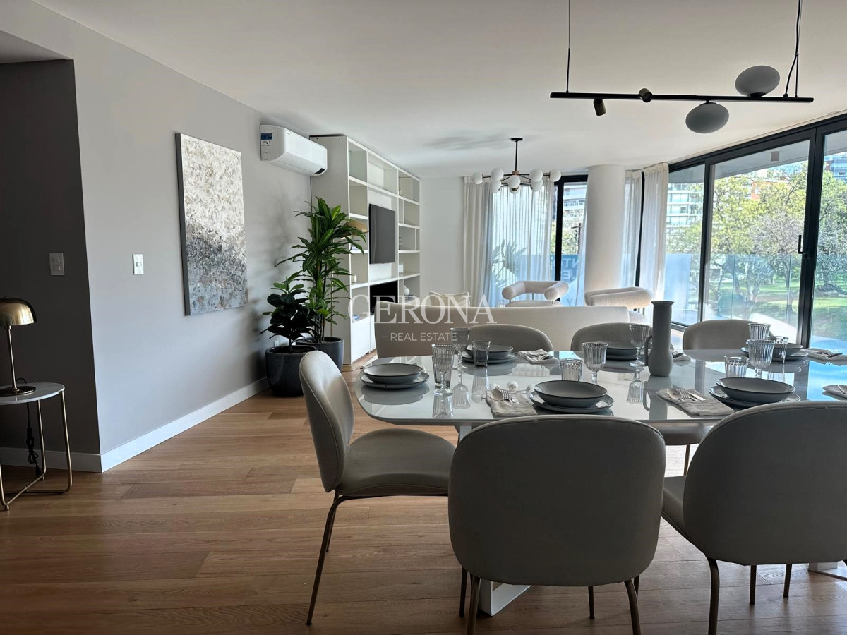 Apartamento ID.43 - Venta Apartamento de 4 dorm + Servicio + Garaje en Villa Biarritz