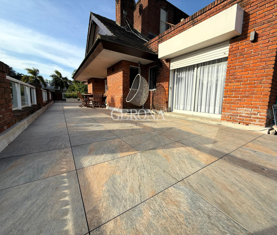 Apartamento ID.287 - Venta Apartamento de 3 suites, servicio y 3 garajes en Carrasco a pasos del Mar